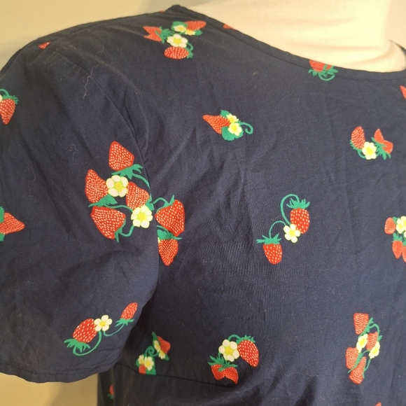 Brooks Brothers strawberry print short sleeve ruffle hem top SZ 4 - Picture 2 of 7